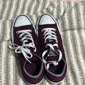 Maroon low top converse size 7